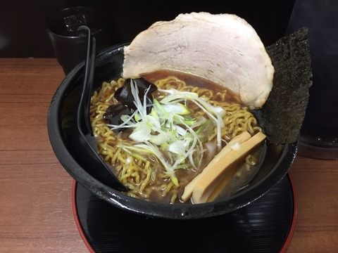 北海道の旭川ラーメン店が東京初出店。こだわりの麺と味はその日の気分で選べます。「北海道ラーメン　鷹の爪」に行く。