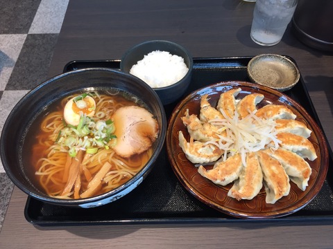 Ⅴ３おめでとう、浜松餃子！隠れた餃子王国、浜松の心温まる絶品餃子。もやしも気遣いもイイ。中華料理店「五味八珍」。Remastered！