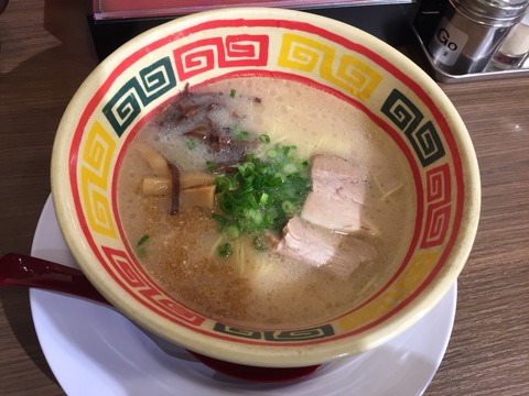 東京駅のすぐ隣「東京じゃんがら」は毎日忙しいあなたの味方。替え玉、バリカタ一丁！