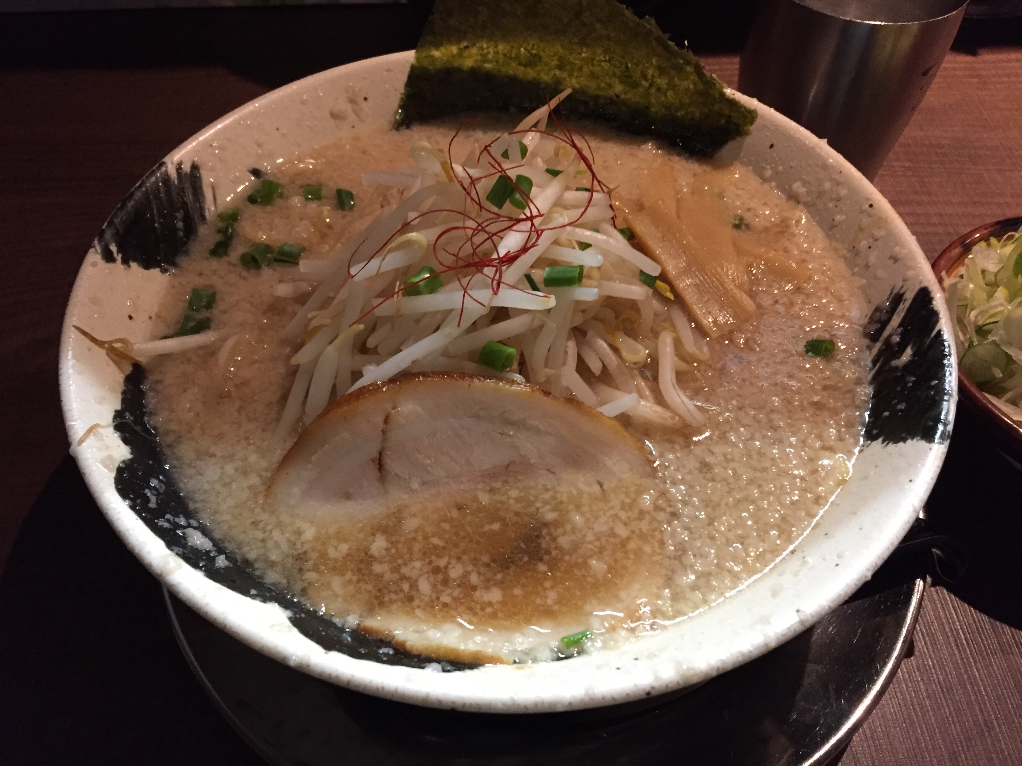 トンネルを抜ければ そこに美味しい麺がある こってりラーメン１位の実力