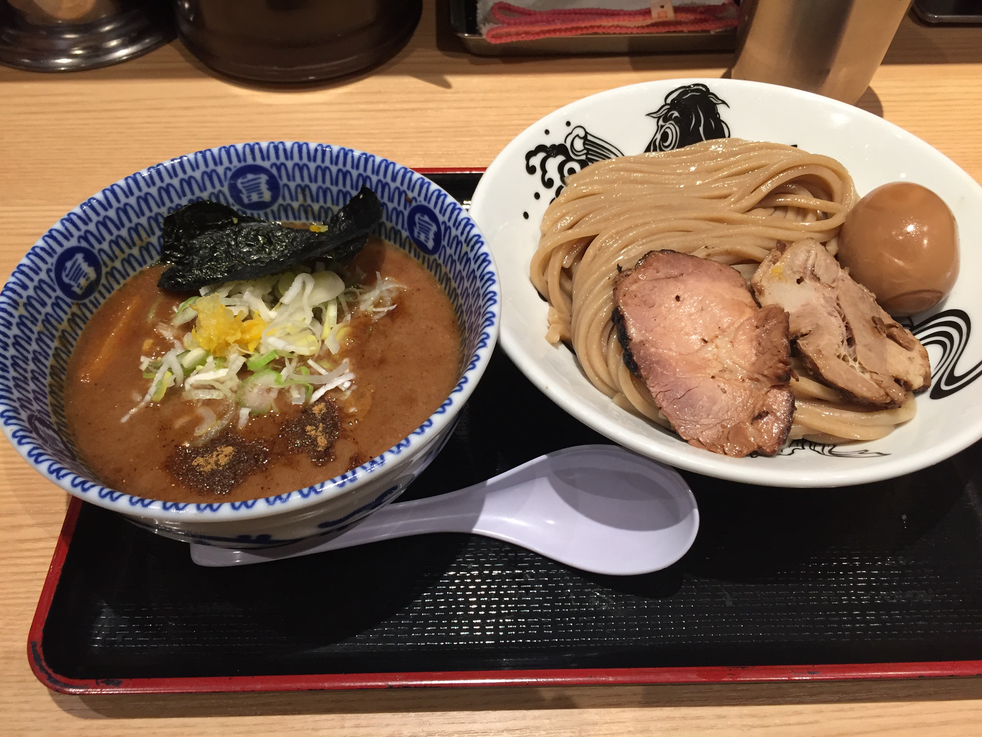 あの名店が駅ナカ初出店「松戸富田麵業」小麦色の麵と絶品スープ