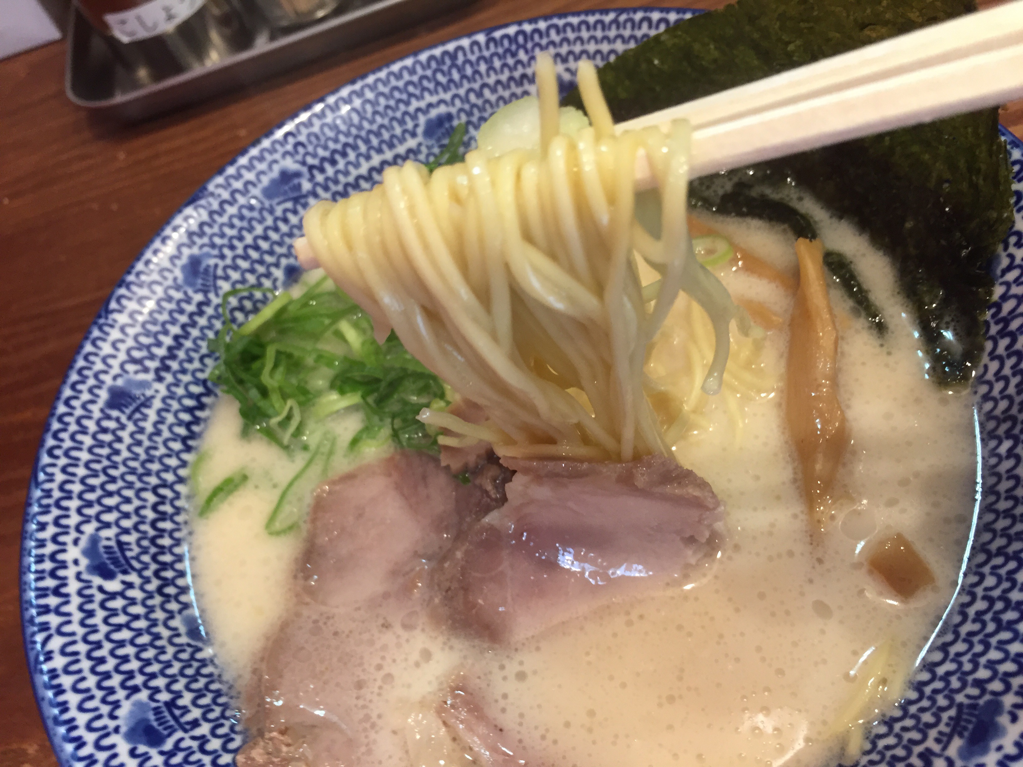 大宮駅近く ミルクのようなやさしい豚骨スープ 大宮豚骨一番