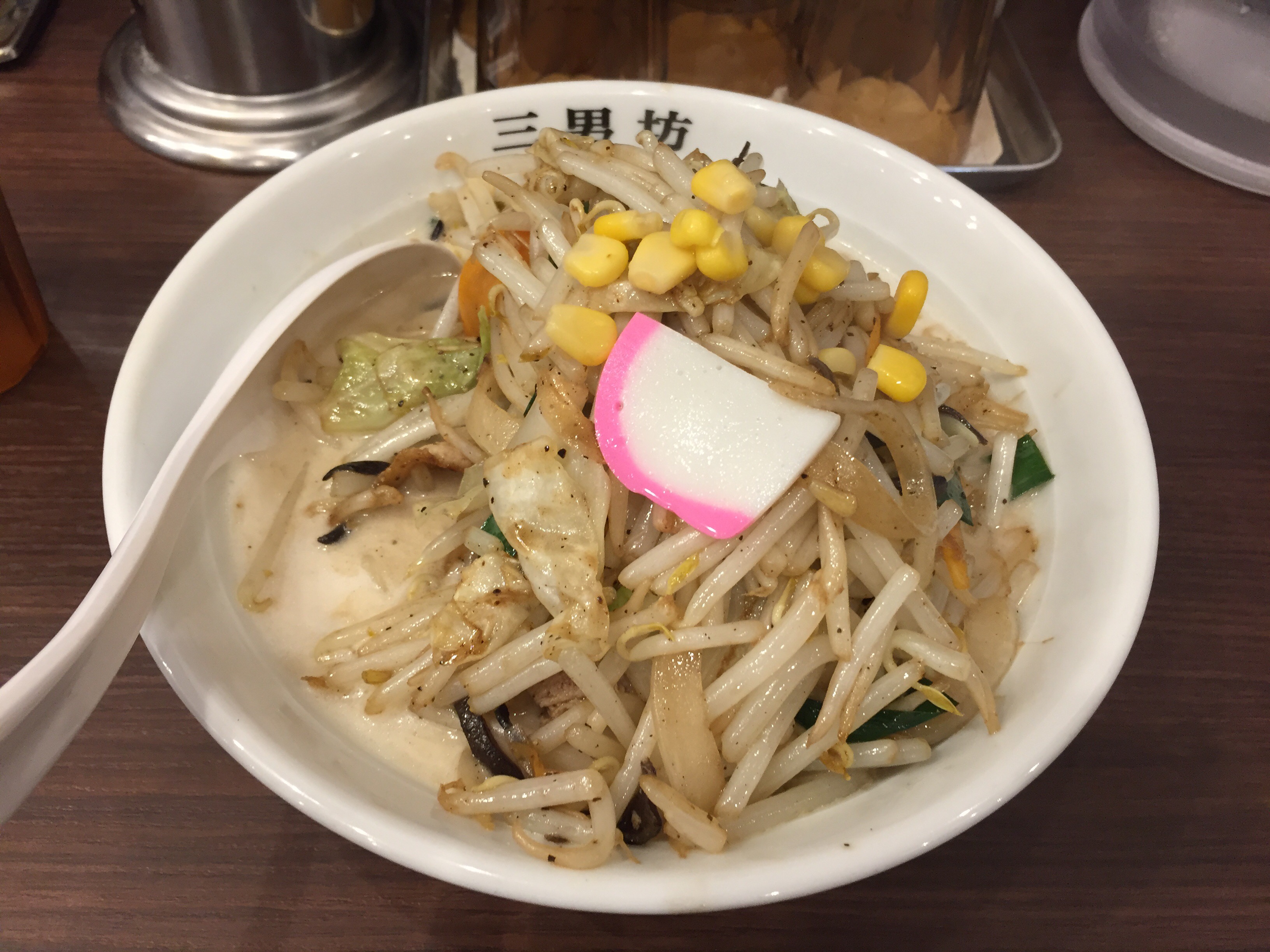 山盛り野菜とミルキー豚骨のガッツリ系タンメン JR蒲田駅近く”濃厚タンメン三男坊”