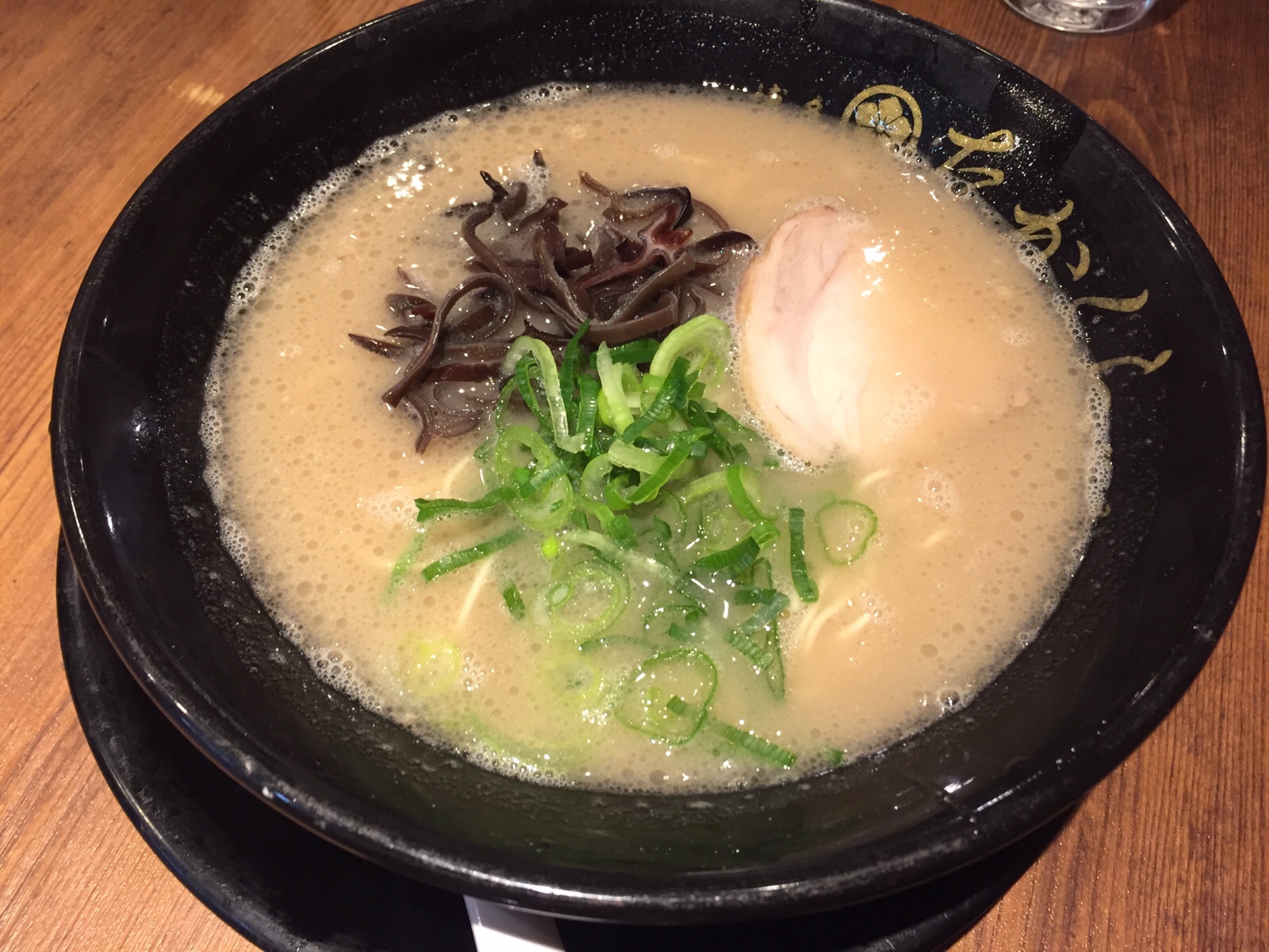 直球勝負の博多豚骨らーめん　武蔵小杉駅”博多豚骨たかくら”