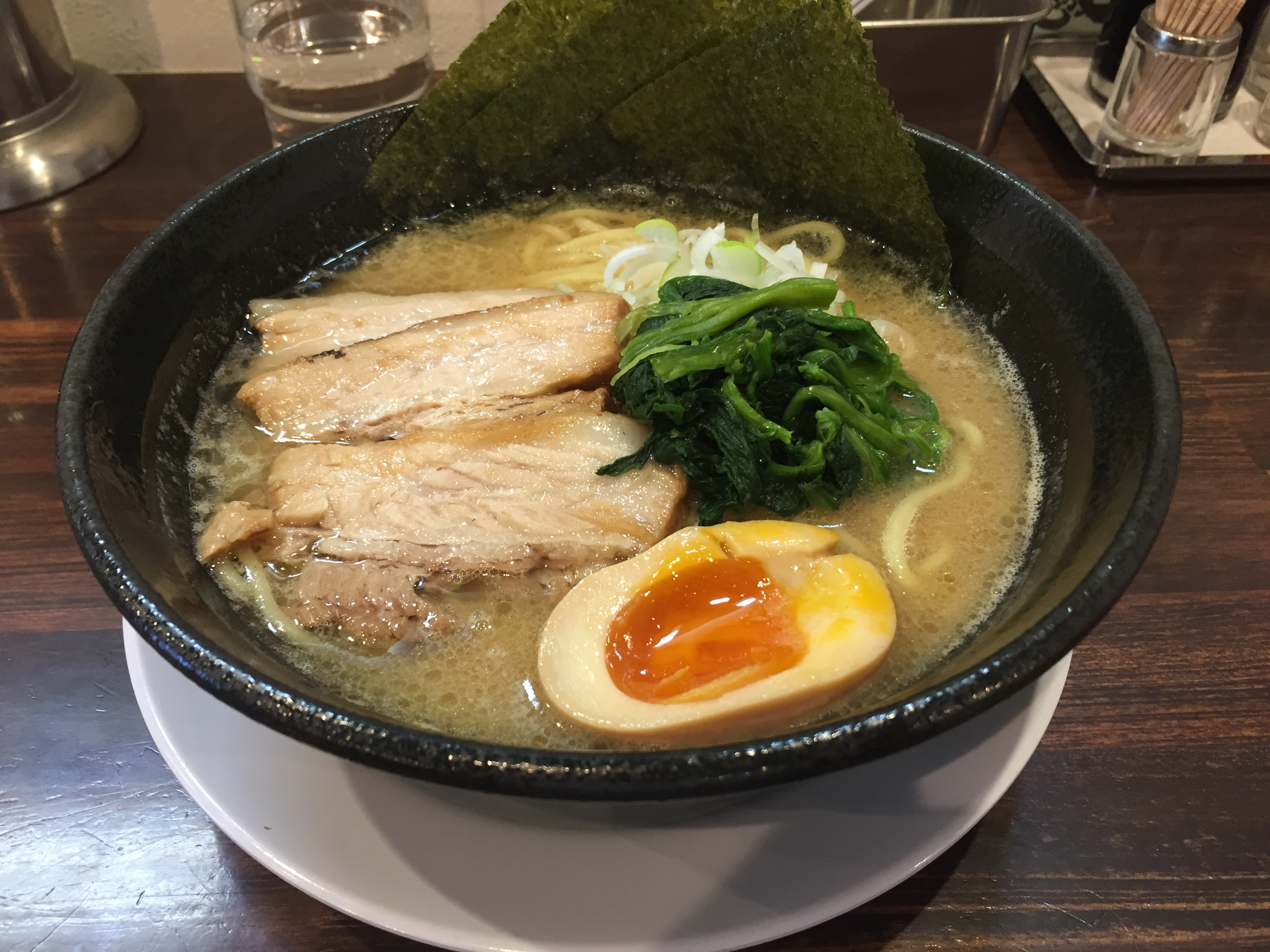 土浦城の別名を冠した地元の名店 特製の家系ラーメン”麵屋 亀城”