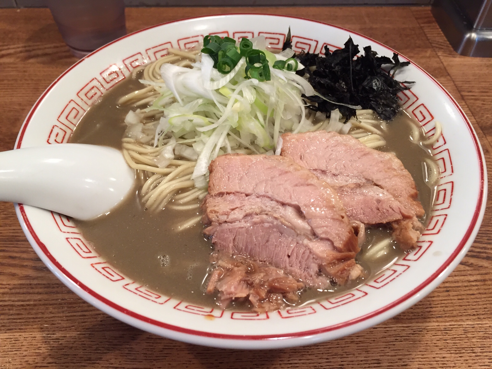 煮干中華そば専門！内臓オイルでニボニボ倍増⁉大宮”煮干丸”