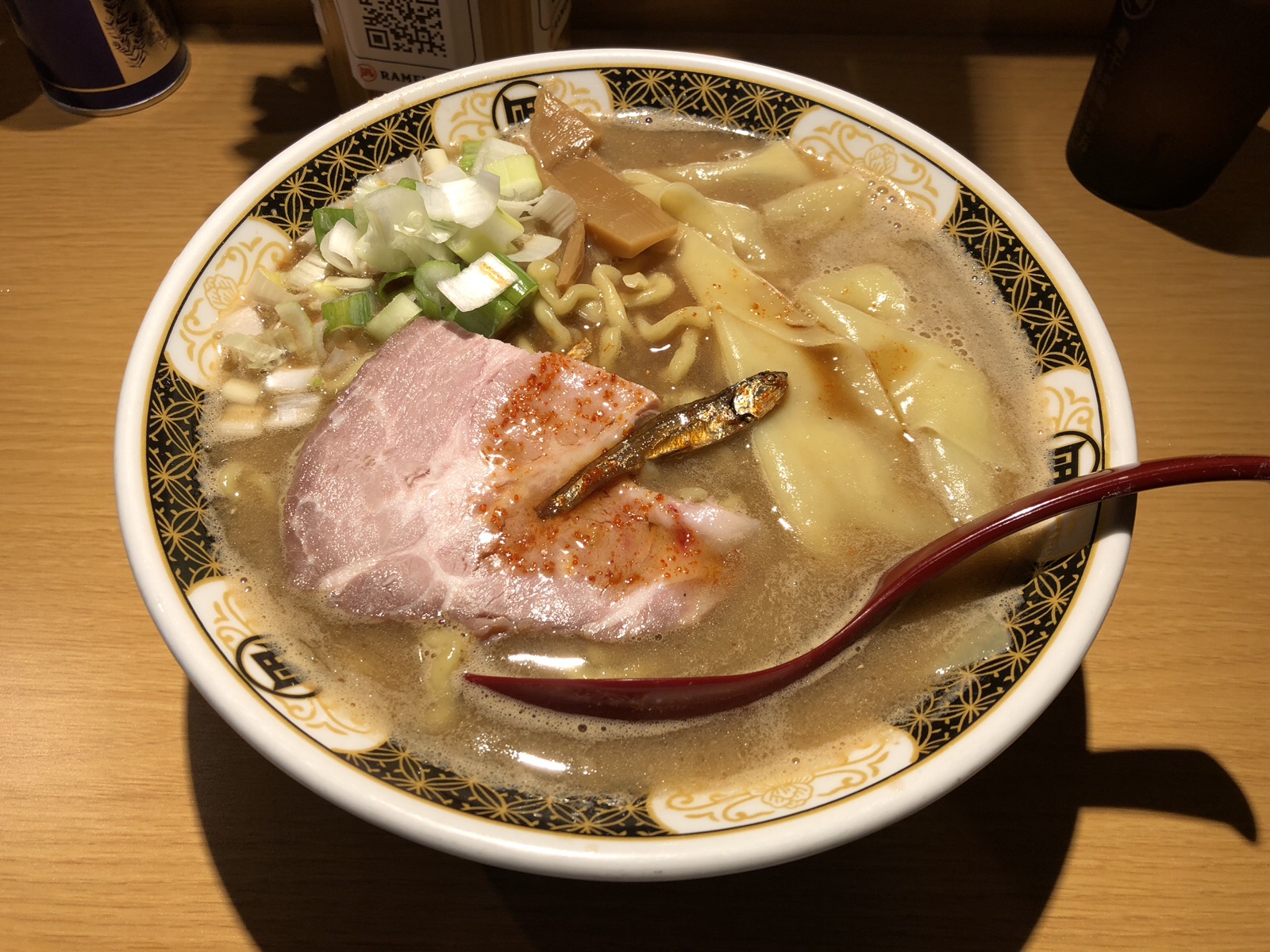 来たれ ニボラー すごい煮干しラーメン 凪 西新宿店