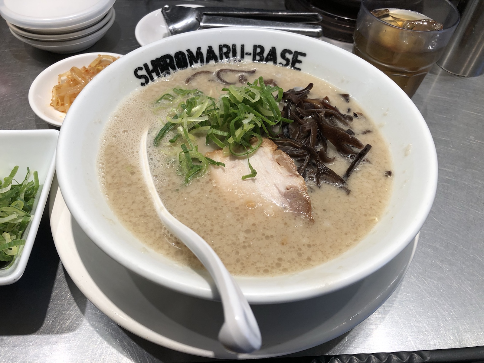 旨味たっぷり特濃スープ!創業当時の味「一風堂SHIROMARU BASE」
